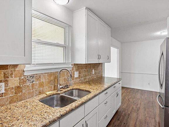 5th image of 2000 Waters Dr