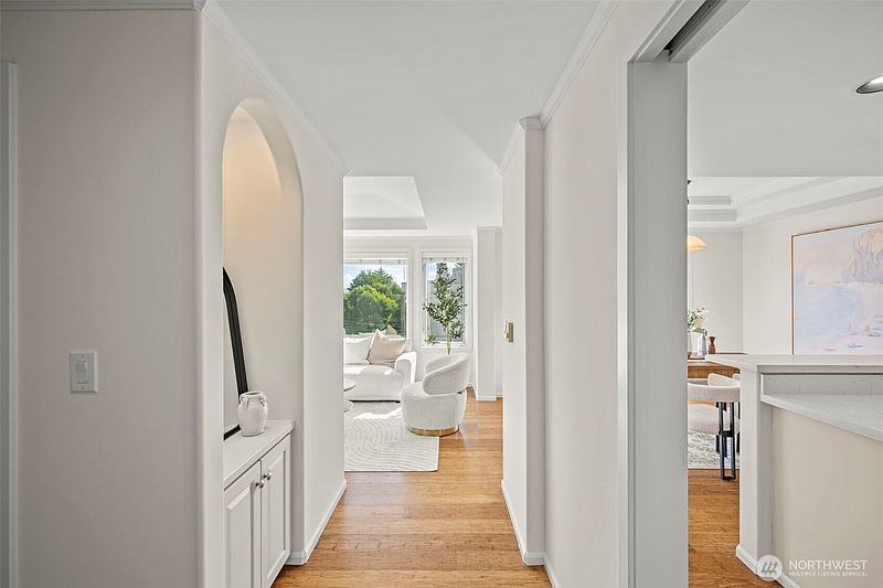 4th image of 2167 Dexter Avenue N #402