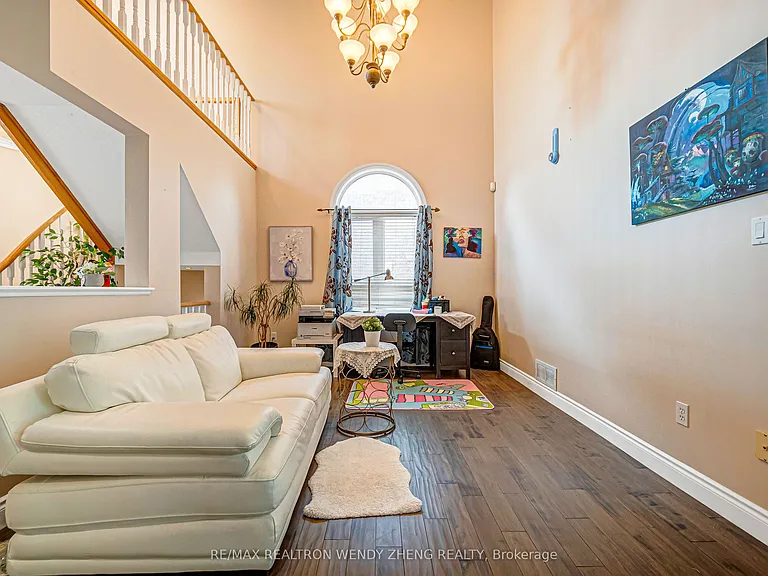 1507 Clearbrook Dr — Photo 4