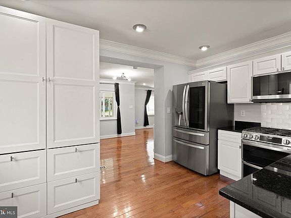 5th image of 322 Maryland Ave NE