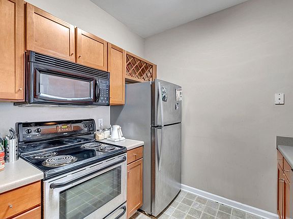 3rd image of 745 Walker Sq APT 1A