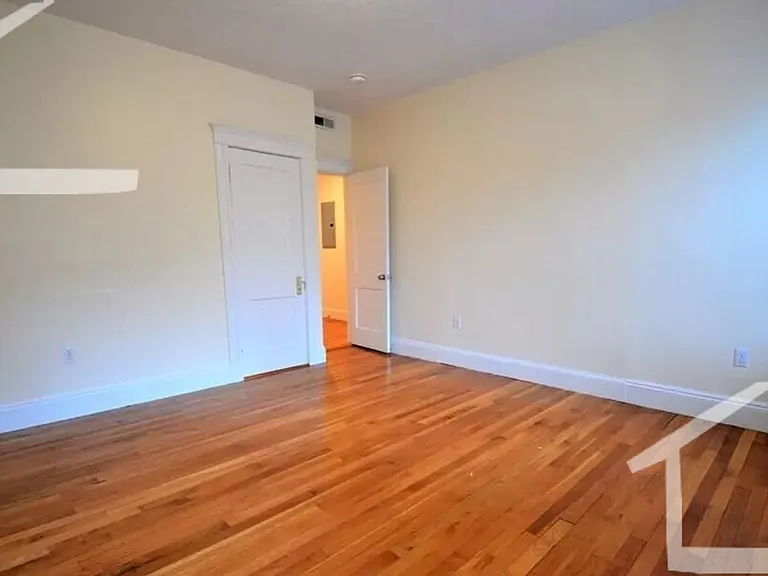 191 Winthrop Rd #7 — Photo 8