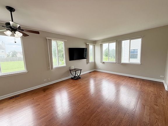 4th image of 249 W Norwell Ln