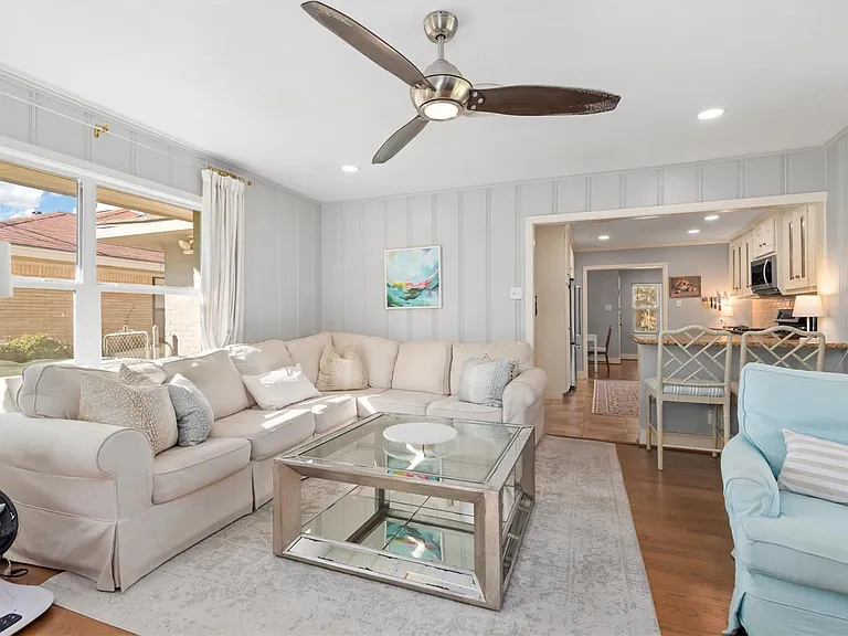2023 Woodcrest Dr — Photo 16