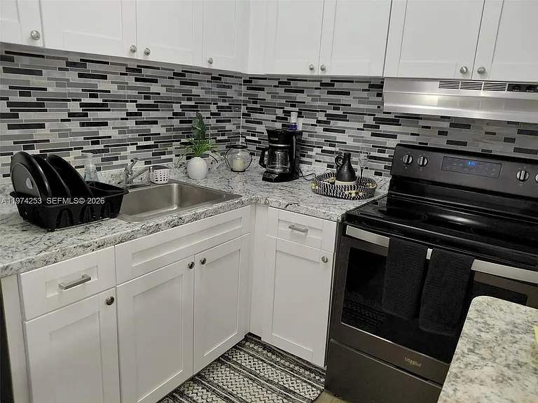 1431 SW 24th Ct #3 — Photo 3