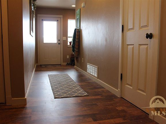 2nd image of 935 Forestglen Dr #1