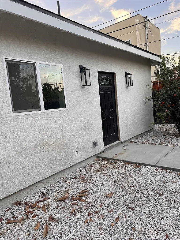 2 bed, 1000 sqft, $2,900 — Photo 1