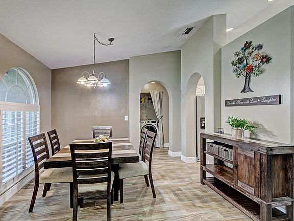 4th image of 215 Monterey Way
