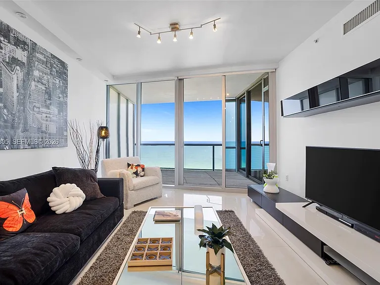 17121 Collins Ave #1406 — Photo 2
