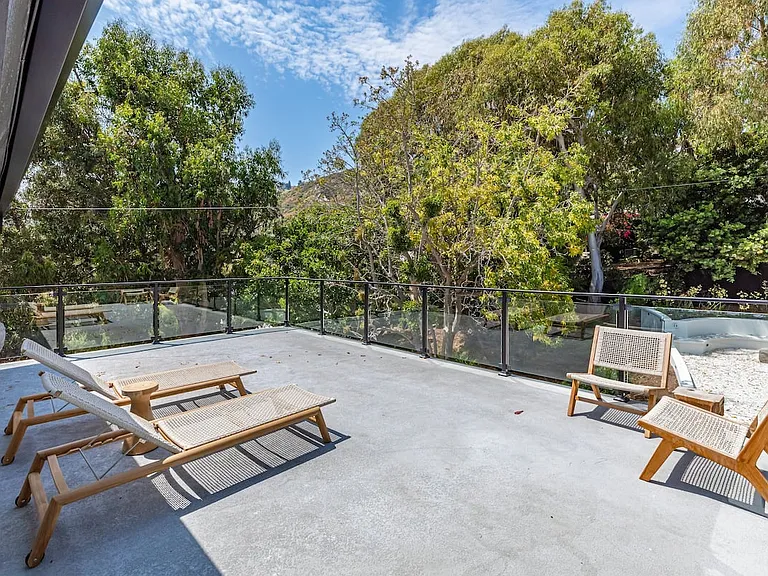 3525 Coast View Dr — Photo 11