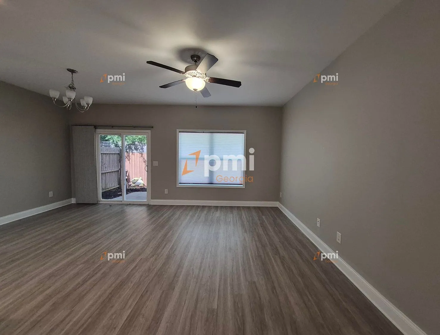 3 bed, 2.5 bath, 1520 sqft, $2,050 — Photo 4