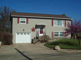 103 Fairview Ct, Walnut, IL 61376