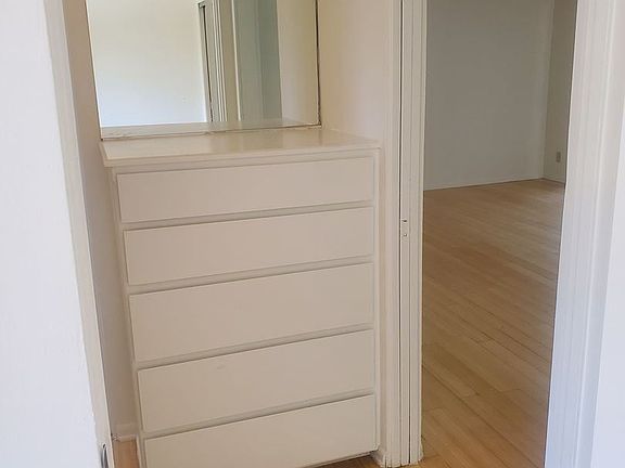4th image of 12206 Magnolia Blvd #5