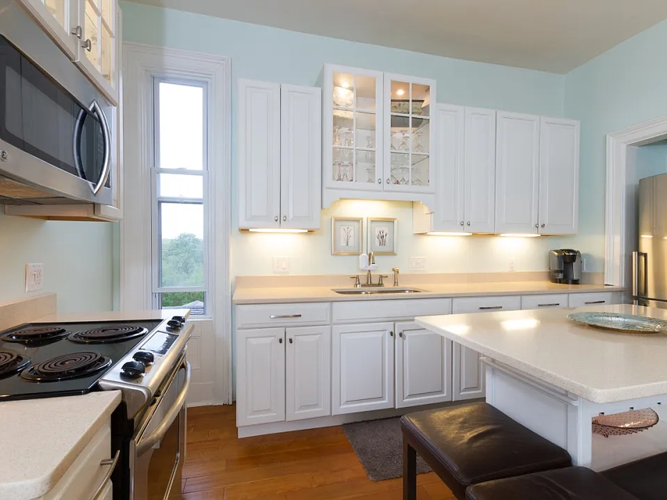 95 Coggeshall Ave #3