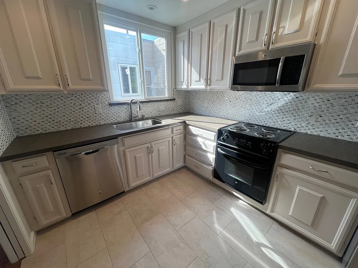 Building Photo - 6424 California St #3