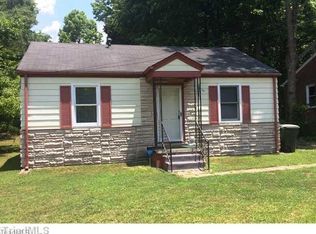 2703 Pinecroft Rd, Greensboro, NC 27407