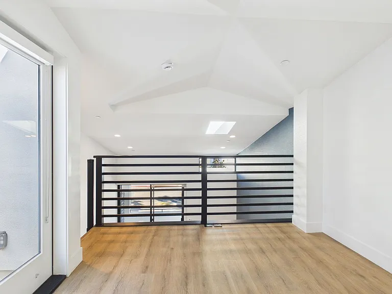 Girard Lofts — Photo 54