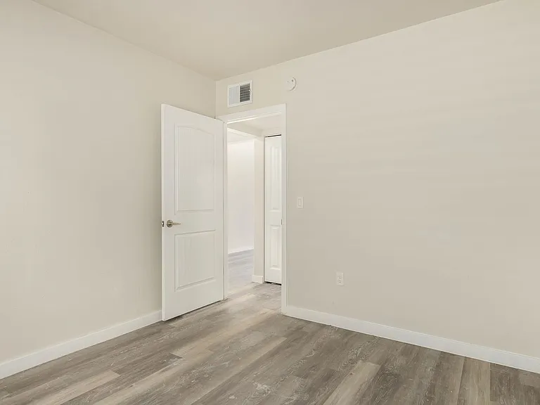 821 N 4th Ave — Photo 15