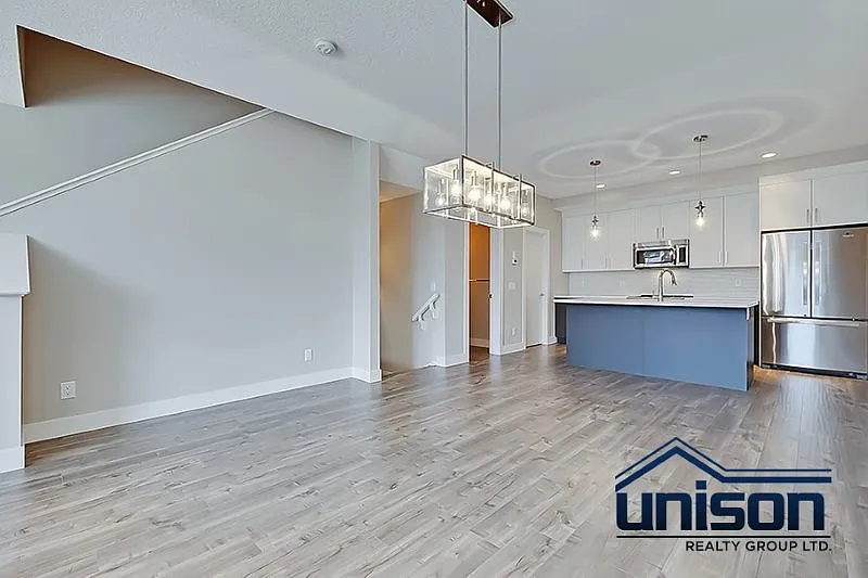 3 bed, 2.5 bath, 1900 sqft, $3,600 — Photo 2