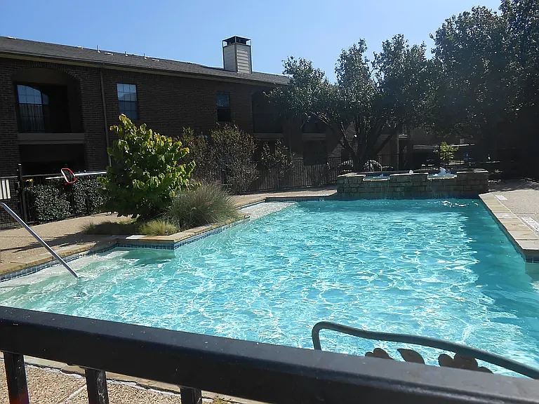 Hulen Heights Apartments — Photo 2
