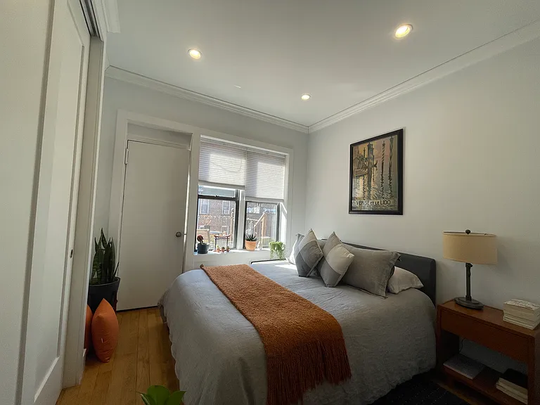 528 E 85th St #5C — Photo 2