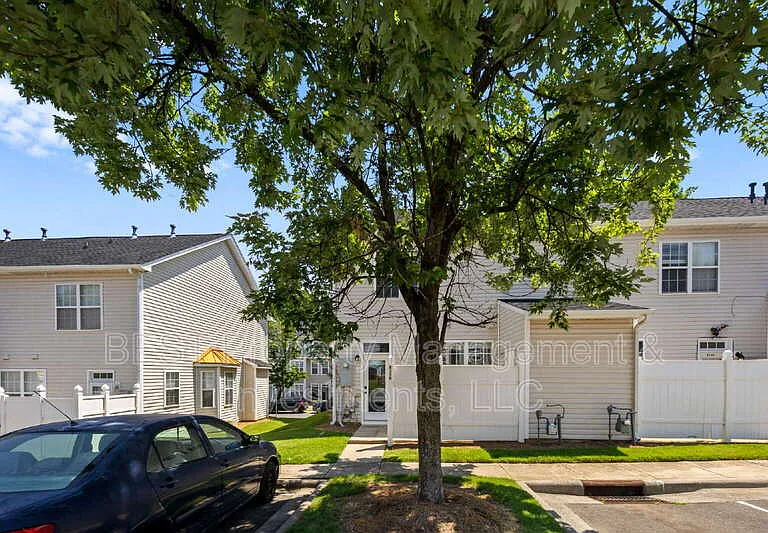 8130 Kings Creek Dr — Photo 39