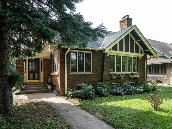 2543 N Grant BOULEVARD, Milwaukee, WI 53210