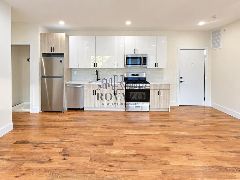1st image of 149-150 Roseville Ave #3
