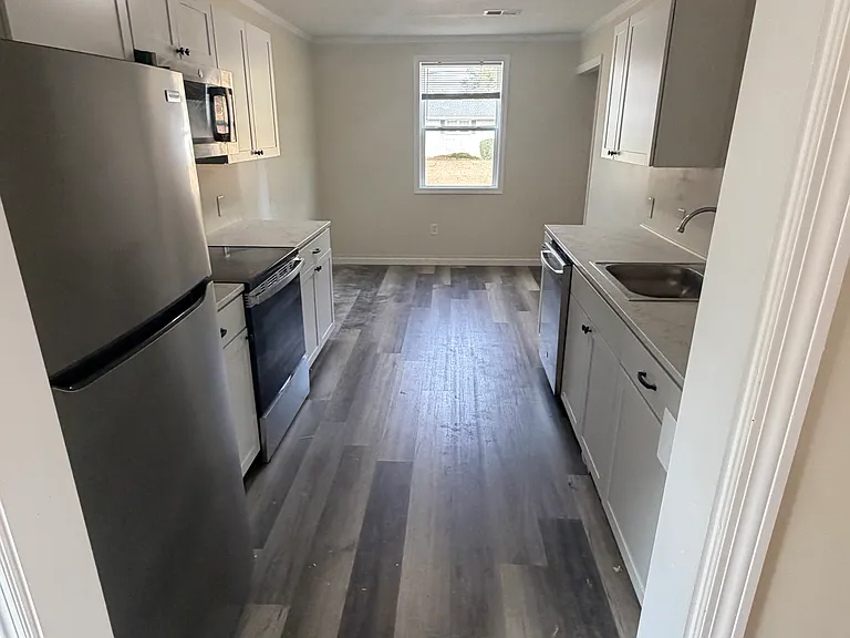551 N Lee Ave — Photo 8