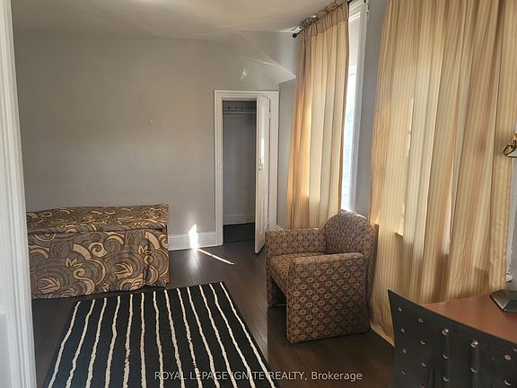 5th image of 112 Ward Ave