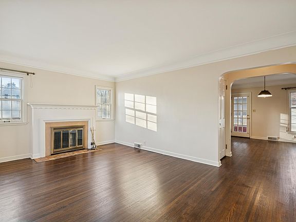 5th image of 4050 Wooddale Ave