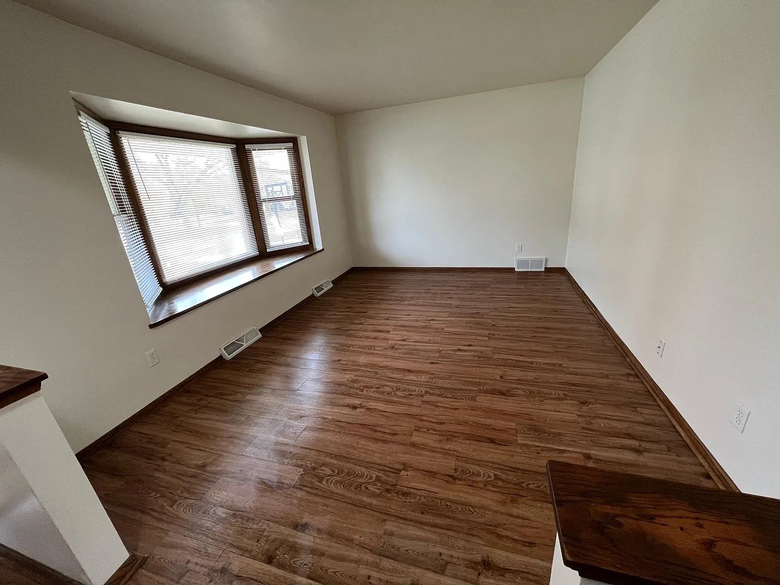 3 bed, 1.5 bath, 1400 sqft, $2,300 — Photo 3