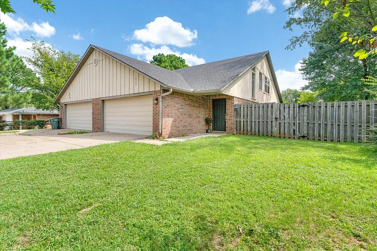 3 bed, 2.0 bath, 1750 sqft, $1,650 — Photo 1