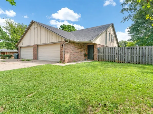 1808 N Pointer Ln, Fayetteville, AR 72701