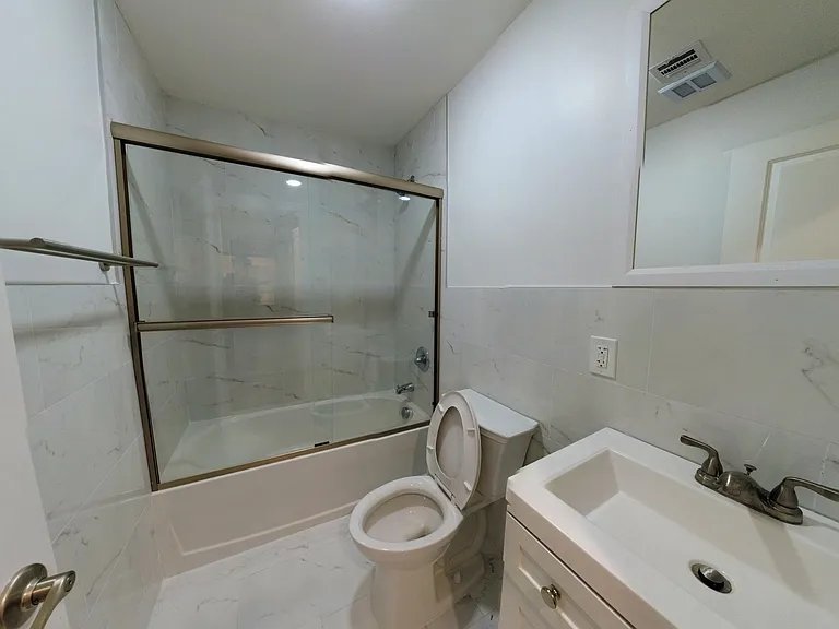 182 Carroll St #305 — Photo 5
