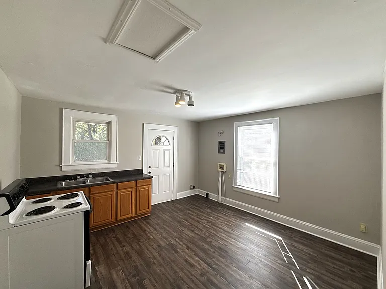 A0A69-904-906 Harrill Street — Photo 9