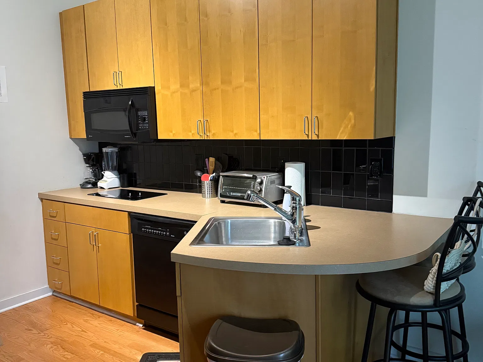 525 E 6th St — Photo 3