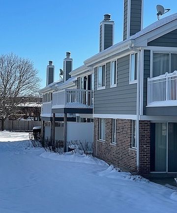 2nd image of 624 Berkley Ct Unit V2