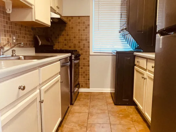 10 Halley Pl SE APT 304, Washington, DC 20032
