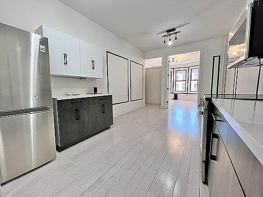 2nd image of 620 Park Pl APT 3