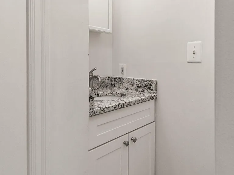16 Homestead St — Photo 17