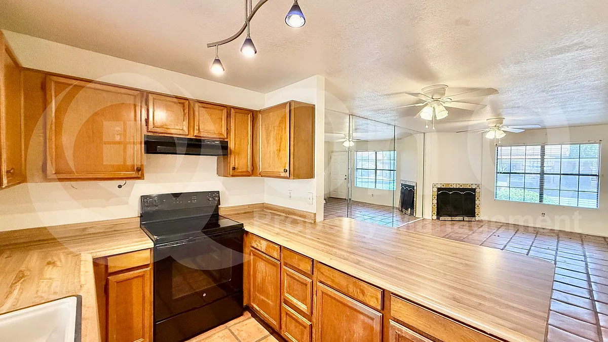 2 bed, 1.5 bath, 1088 sqft, $1,550 — Photo 3