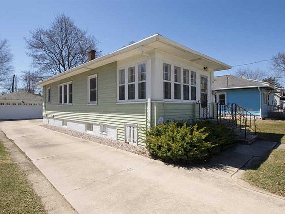 3rd image of 1858 Farlin Ave