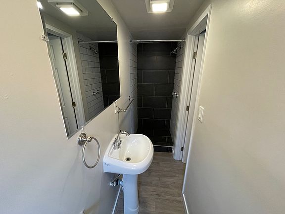 5th image of 5137 Muir Ave #8