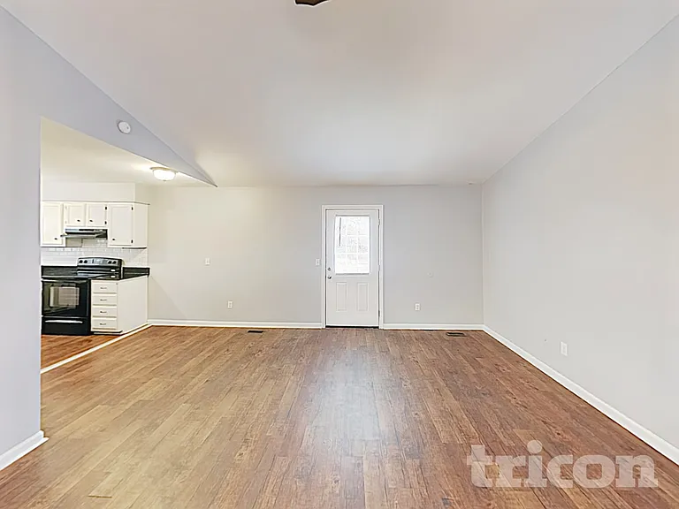208 Pond Ridge Rd E — Photo 7