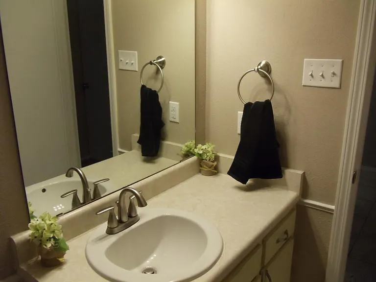 1410 Lindell Ct — Photo 15