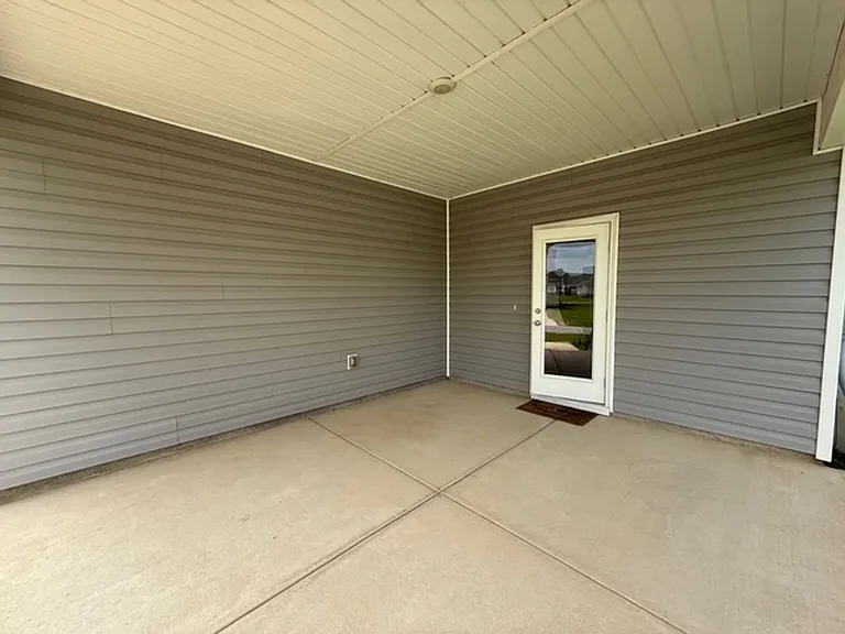 80 Silverthorn St — Photo 23