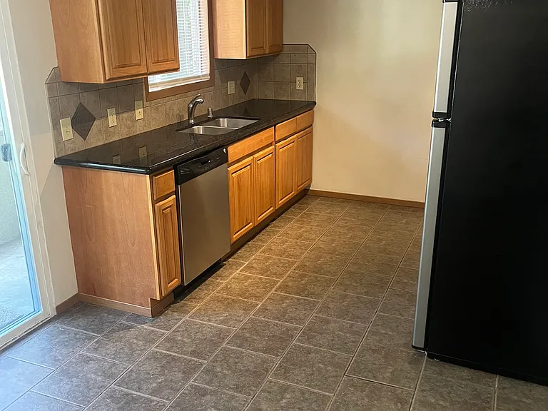 2411 S Grand Blvd #3 — Photo 7