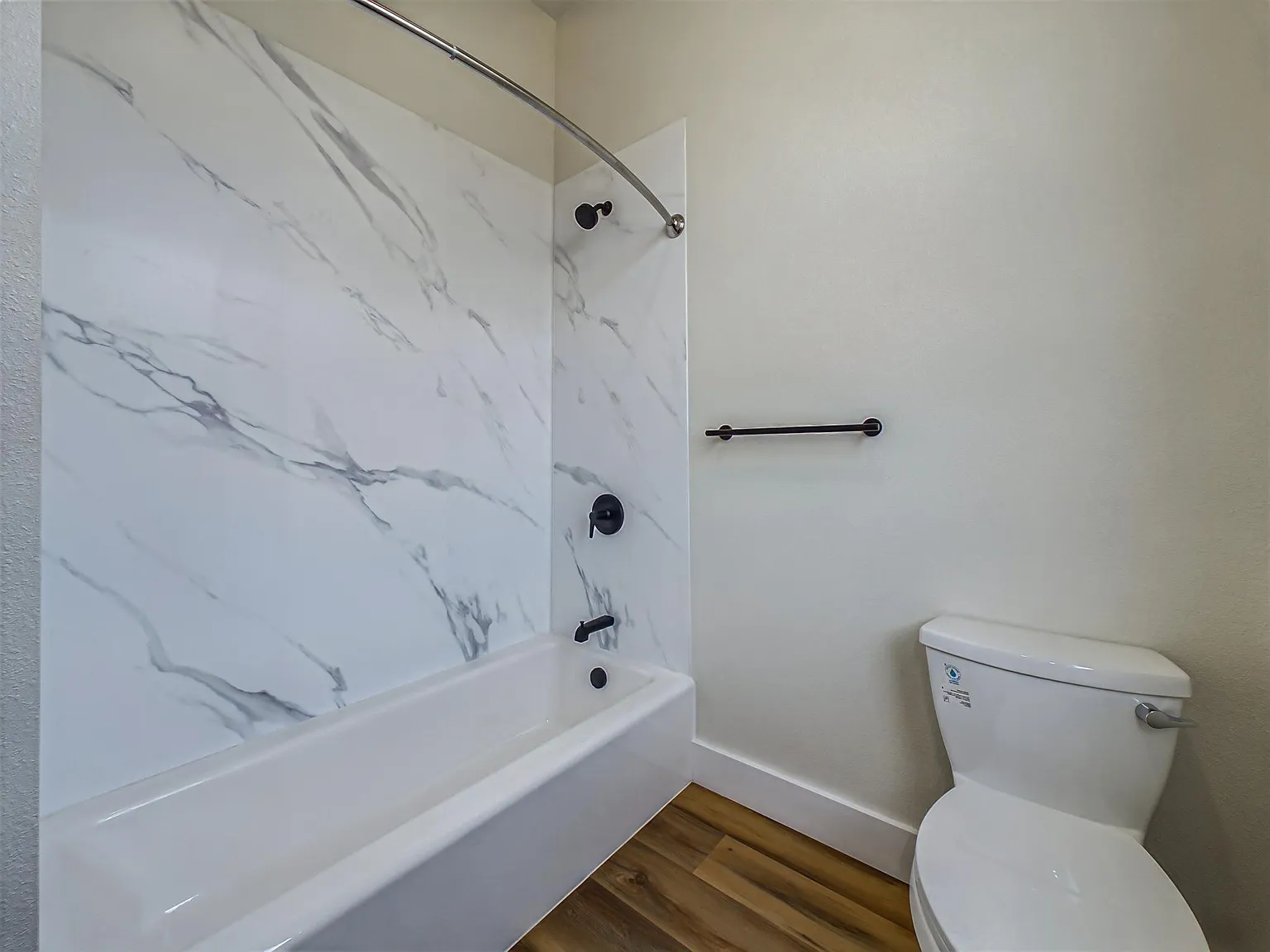 3 bed, 1.5 bath, 950 sqft, $2,100 — Photo 4