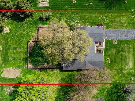 3rd image of 885 Michaels Rd
